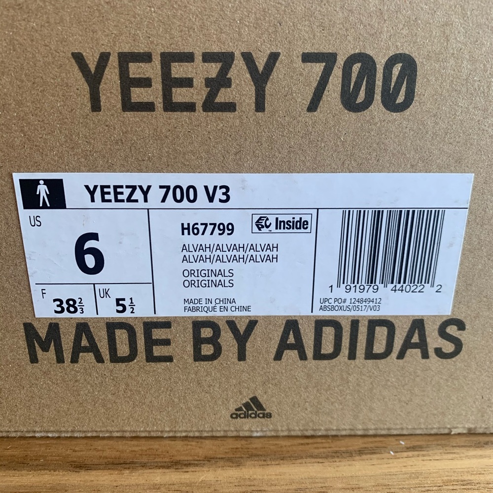 Yeezy 700 V3 - Picture 3 of 5